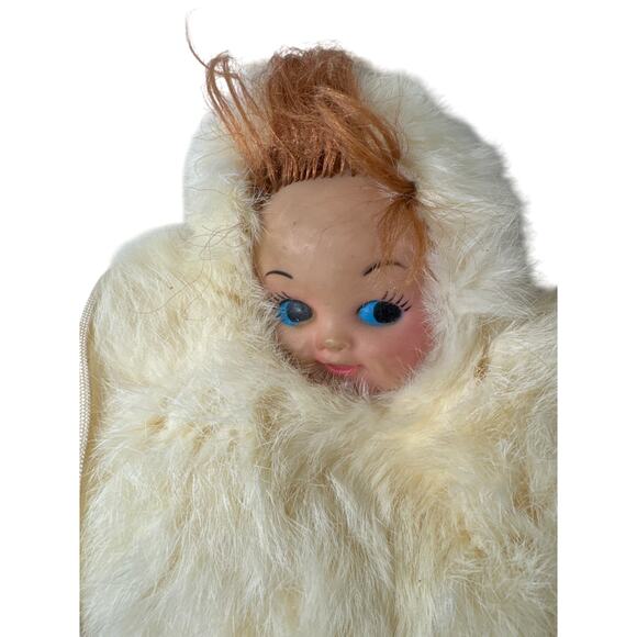 Vintage 70s Hand Warner Off White with girl doll face and strap - Picture 2 of 5